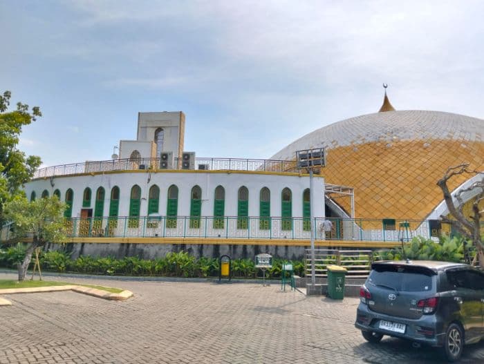 lampu_masjid_agung_lubuk_pakam_tidak_berfungsi_jamaah_keluhkan_kondisi_gelap
