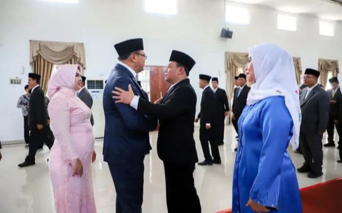 lantik_dedi_maswardy_bupati_asri_ludin_sekda_harus_jadi_lokomotor_pemerintahan