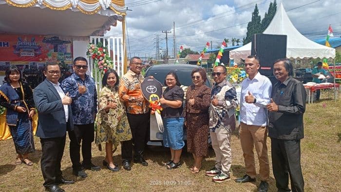nasabah_bpr_nbp_dairi_menang_mobil_hadiah_diserahkan_bupati_dan_dirut