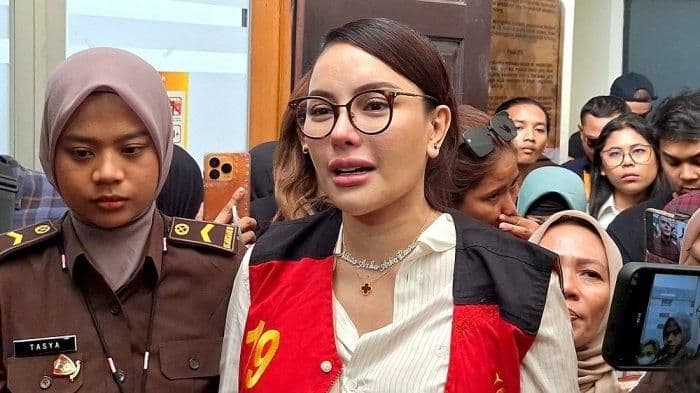 nikita_mirzani_dituntut_11_tahun_penjara_dan_denda_rp2_miliar_atas_kasus_pemerasan_