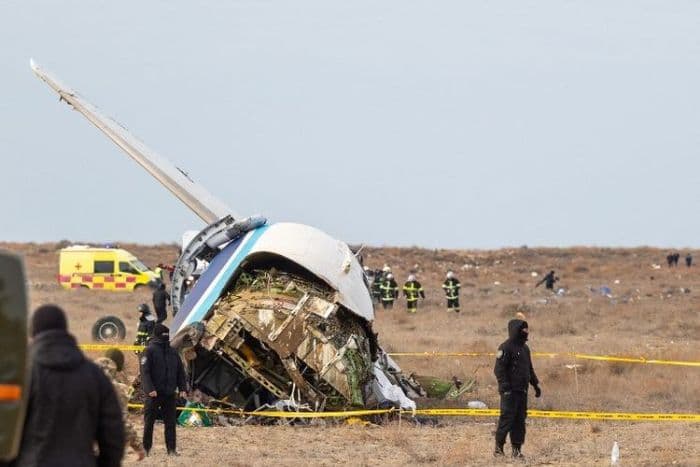 putin_akui_rudal_rusia_sebabkan_pesawat_azerbaijan_airlines_jatuh