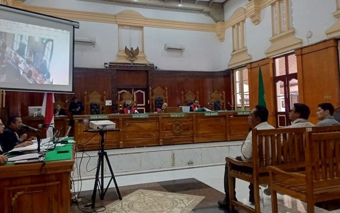 sidang_ott_proyek_jalan_di_tapsel_bobby_ngaku_terima_uang_dari_terdakwa_akhirun