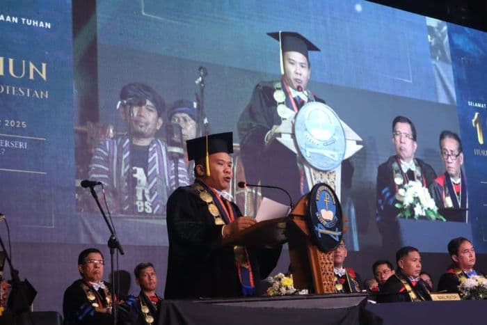 uhn_medan_rayakan_dies_natalis_ke71_dan_hut_ke164_hkbp_janpatar_simamora_momentum_refleksi_iman_dan_ilmu