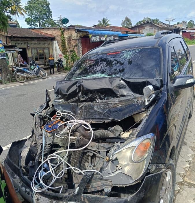 usai_curi_jahe_mobil_pelaku_kecelakaan_di_jalan_siantarsaribudolok