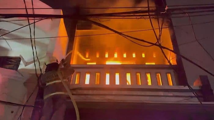 83_rumah_di_senen_jakarta_pusat_terbakar_388_jiwa_terdampak