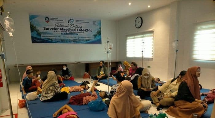 belasan_siswa_sd_di_medan_timur_diduga_keracunan_susu_mbg_dilarikan_ke_rumah_sakit_