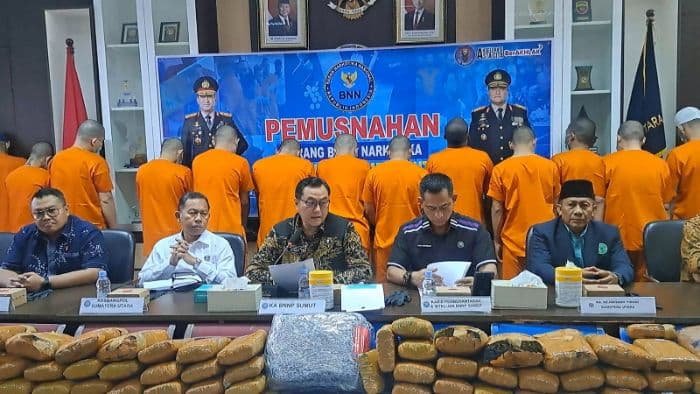 bnnp_sumut_musnahkan_230_kg_ganja_dan_205_bungkus_pod_getar