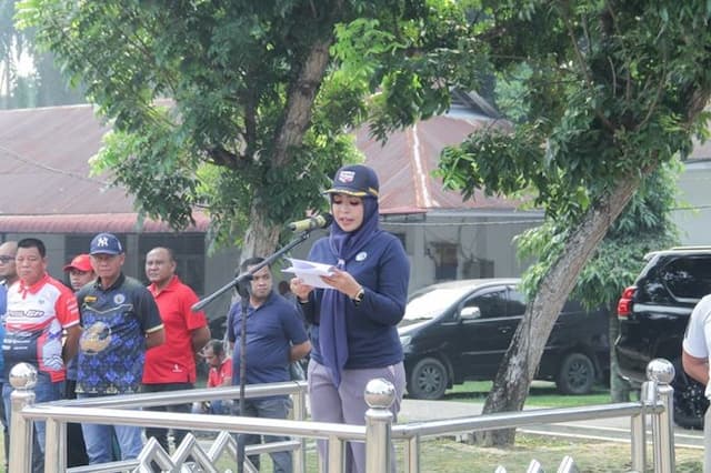 bupati_labuhanbatu_ajak_masyarakat_jadikan_olahraga_sebagai_investasi_bangsa