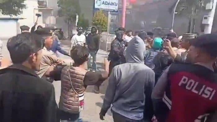 demo_surat_ma_untuk_bupati_gowa_berujung_perusakan_kantor_pos
