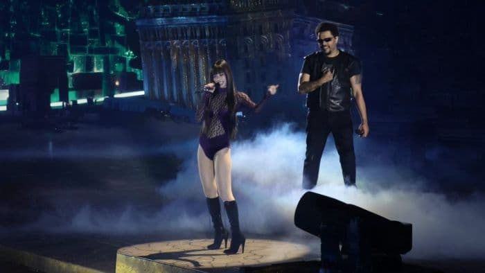 jennie_blackpink_jadi_bintang_tamu_kejutan_konser_the_weeknd_di_korsel