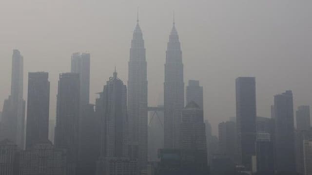 kabut_asap_karhutla_indonesia_memburuk_malaysia_liburkan_sejumlah_sekolah_