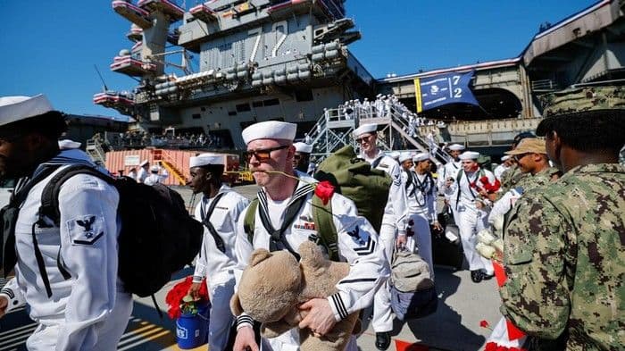 kapal_induk_uss_abraham_lincoln_tiba_di_as_setelah_321_hari_berlayar_