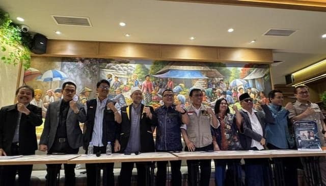 pascaputusan_mk_denny_indrayana_cs_bergerak_ke_dprmpr_hingga_parpol_untuk_desak_pemakzulan_gibran