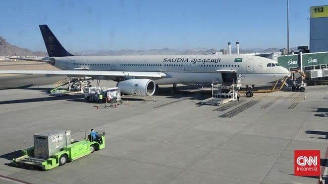 pesawat_saudia_airlines_terbakar_di_riyadh_diduga_terkena_pecahan_proyektil
