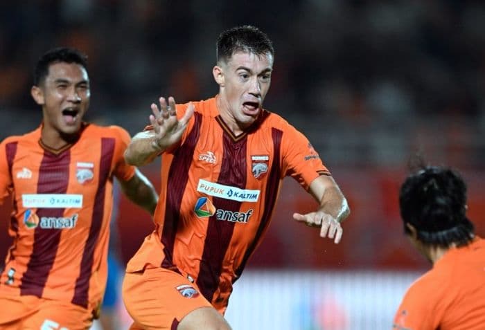 menit_ke70_borneo_fc_samarinda_unggul_20_atas_semen_padang_lewat_dua_gol_mariano_peralta