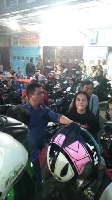 diduga_tarik_paksa_sepeda_motor_debt_collektor_dan_ojol_bertikai_di_medan_sunggal