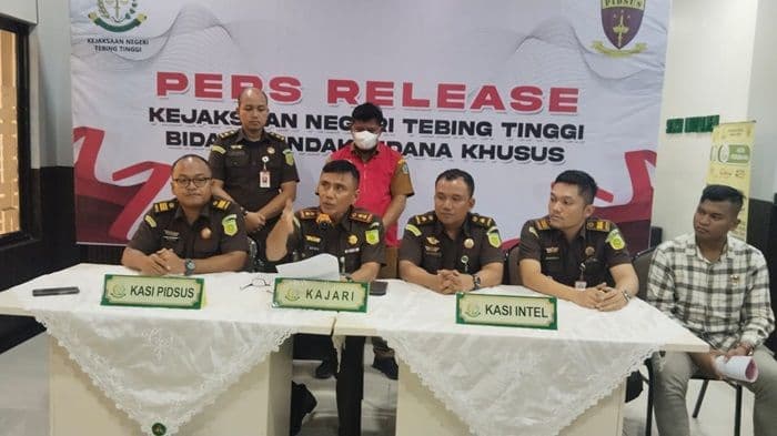 kabid_dlh_tebing_tinggi_ditahan_terkait_korupsi_bbm_bersubsidi_kerugian_negara_rp300_juta