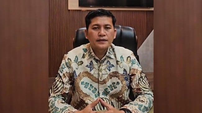 melakukan_perjalanan_luar_negeri_tanpa_izin_bupati_aceh_selatan_mirwan_ms_diberhentikan_sementara