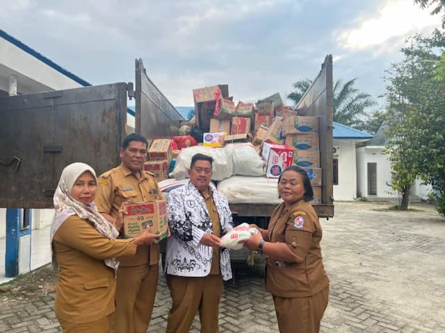 pgri_deli_serdang_salurkan_sembako_dan_uang_tunai_kepada_150_guru_terdampak_banjir
