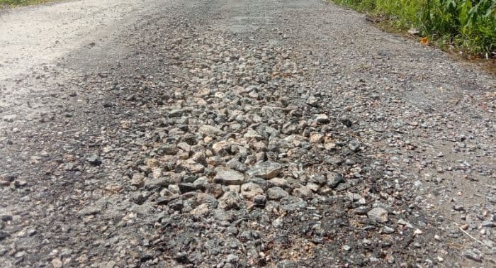 dinilai_asal_jadi_pembangunan_jalan_di_desa_parparean_toba_dikritik_warga
