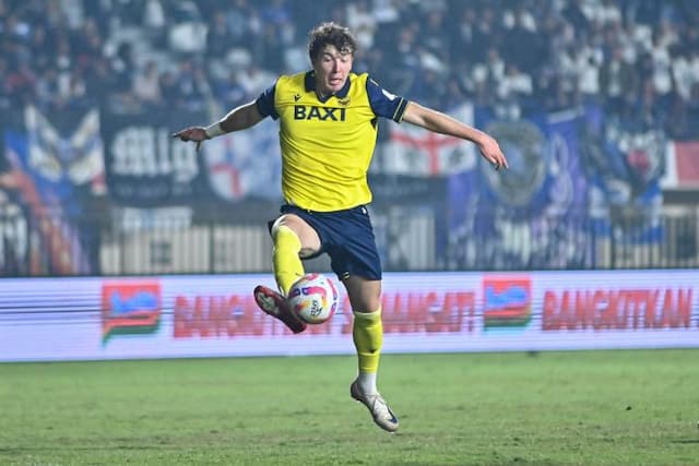 penyerang_timnas_indonesia_bikin_gol_penalti_oxford_united_lolos_ronde_4_piala_fa