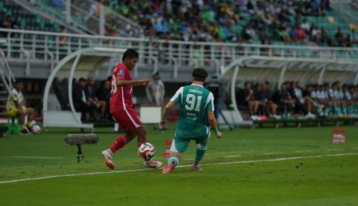 persebaya_taklukkan_malut_united_21_di_stadion_gelora_bung_tomo_