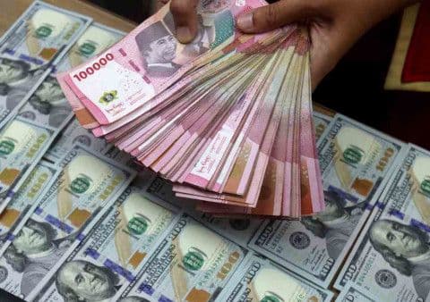 dolar_as_kembali_menguat_rupiah_tembus_rp_16344