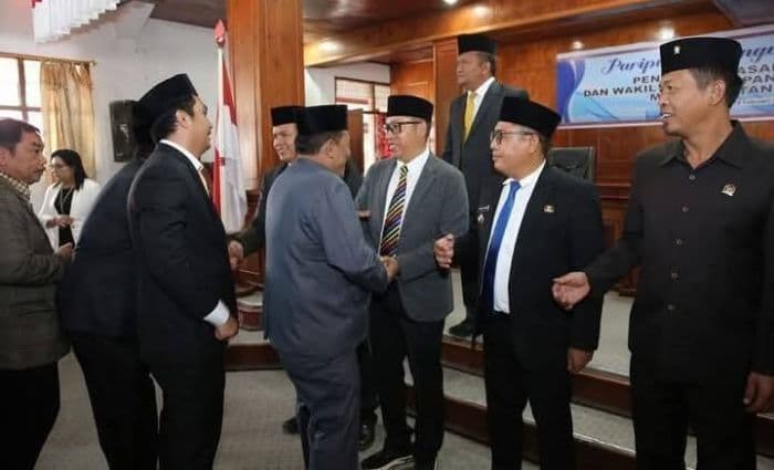 dprd_taput_paripurnakan_bupati_dan_wakil_bupati_terpilih_periode_20252030