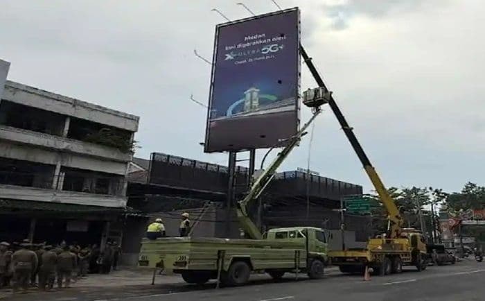izin_lengkap_billboard_tetap_dibongkar_pt_sumo_mengadu_ke_dprd_medan