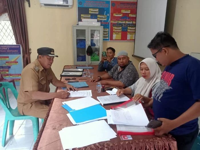 petahana_ihwan_hidayat_daftar_di_pilkades_kubah_sentang