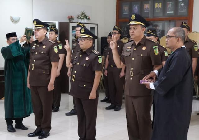 tiga_kasi_di_kejari_medan_dilantik_kajari_diminta_hindari_perbuatan_yang_dapat_mencederai_kepercayaan_publik