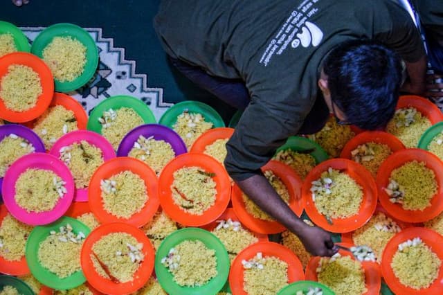 berbuka_puasa_dengan_makanan_khas_india