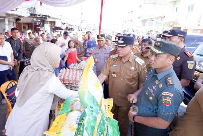 saat_sidak_bupati_karo_janji_benahi_pasar_kabanjahe