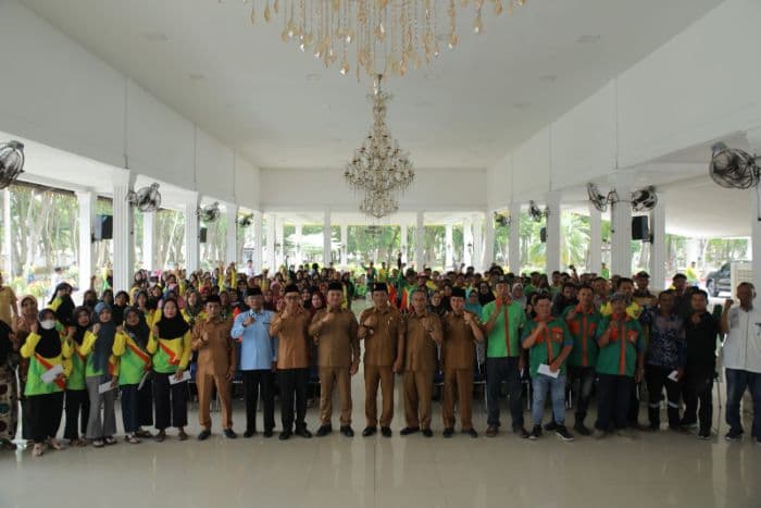 baznas_asahan_salurkan_zis_petugas_kebersihan_dlh_jadi_penerima_manfaat