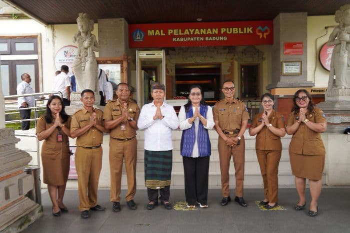 bupati_taput_kunjungi_bali_buat_pelajari_pengelolaan_mpp