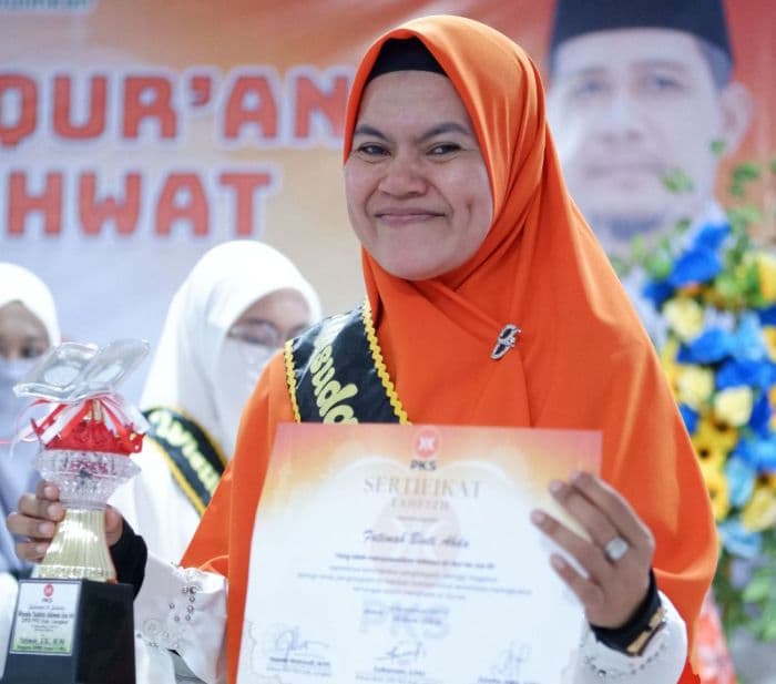 ikuti_wisuda_tahfiz_juz_30_anggota_dprd_sumut_fatimah_jadi_pengalaman_berharga