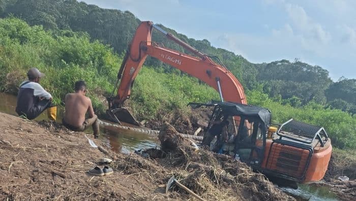 kth_shorea_lestari_laporkan_dugaan_perambahan_hutan_pakai_alat_berat_di_labura_