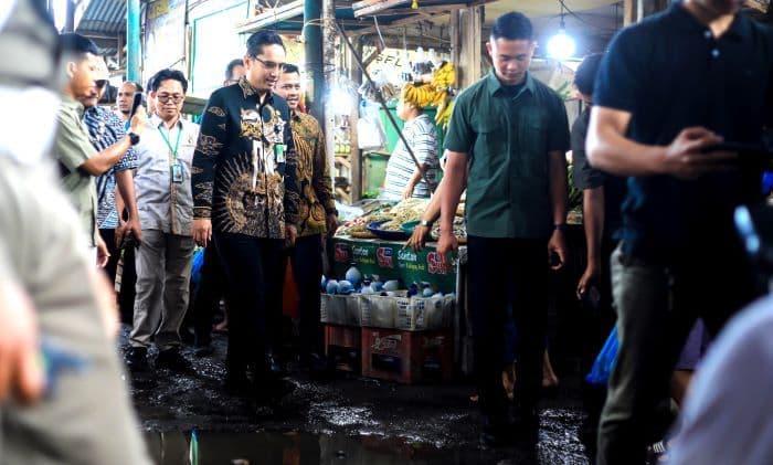 beri_kenyamanan_pedagang_rico_segera_normalisasi_drainase_pasar_simalingkar_