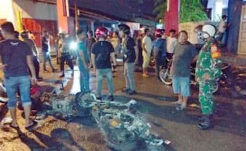 dua_sepeda_motor_polisi_dibakar_di_medan_belawan