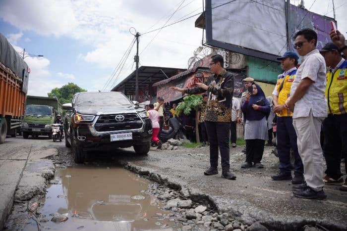 rico_waas_minta_balai_besar_pelaksanaan_jalan_nasional_perbaiki_jalan_simpang_kim