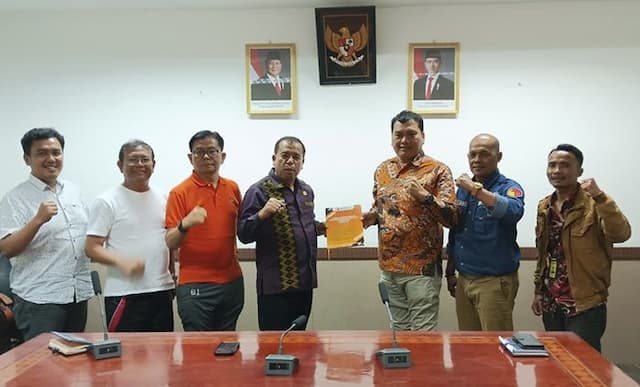 bawaslu_karo_serahkan_laporan_dan_kembalikan_sisa_dana_hibah_pilkada_2024