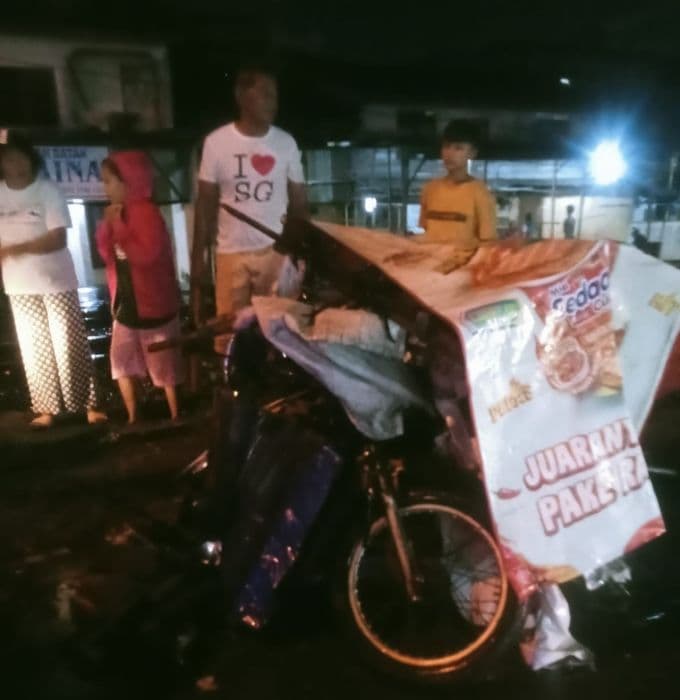 becak_tertabrak_kereta_api_di_belawan_warga_keluhkan_palang_pintu