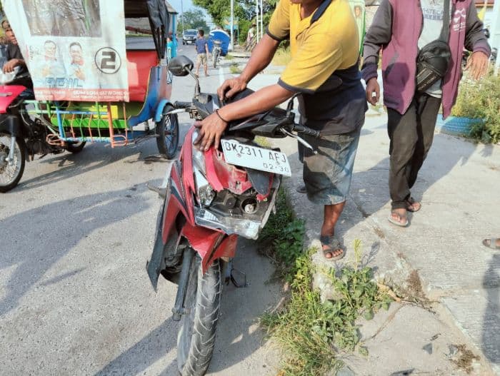bus_kupj_dan_motor_tabrakan_di_lubuk_pakam_korban_terpental