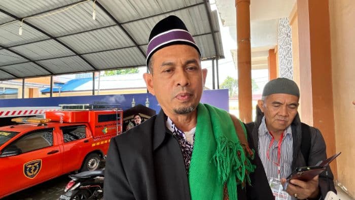 ketua_mui_medan_berangkat_haji_bersama_istri_setelah_menunggu_13_tahun