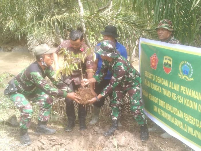 tni_tanam_1000_pohon_di_asahan_lewat_tmmd_ke124
