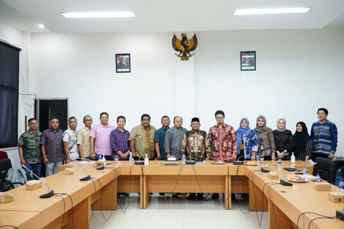 wabup_labuhanbatu_terima_kunjungan_tim_bpk_dalam_exit_meeting_pemeriksaan_keuangan