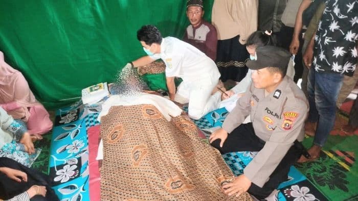 dihantam_ombak_kapal_tenggelam_di_batu_bara_tewaskan_dua_nelayan