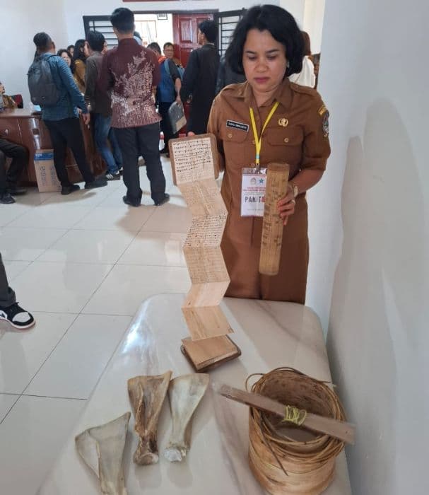 pelestarian_naskah_kuno_batak_di_toba_digitalisasi_dan_kolaborasi_jadi_kunci_
