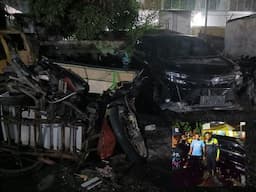 avanza_tabrak_gerobak_bakso_di_medan_pedagang_dan_tiga_pembeli_terluka
