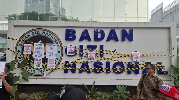 demo_di_kantor_bgn_massa_tuntut_audit_program_mbg